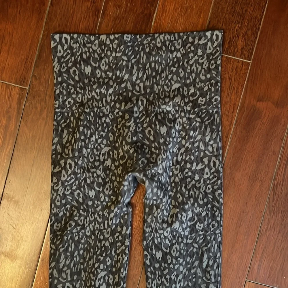 Spanx Look At‎ Me Now Seamless Leggings - Picture 4 of 7